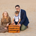 Piekna letnia dziecieca sesja na plaży, zdjecia rodzinne w plenerze
www.magiaobrazu.com