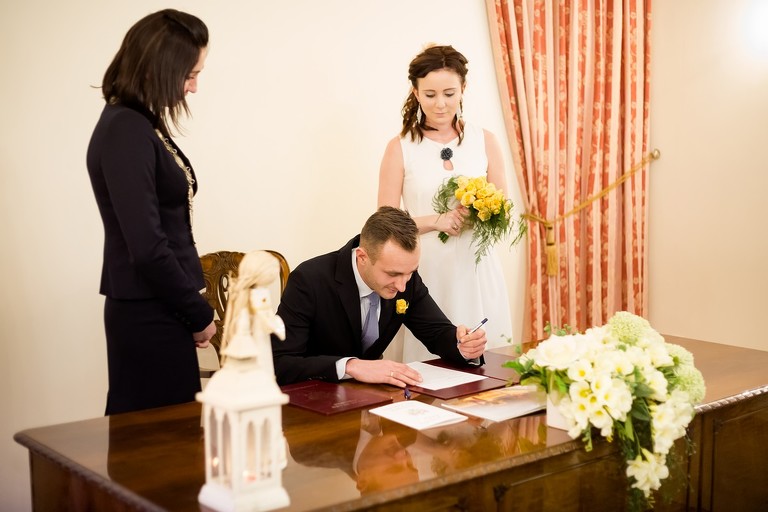 zimowy slub, zimowa sesja slubna, plener slubny w zimie, fotografia slubna, zdjecia slubne bielsko, fotograf slubny bielsko, www.magiaobrazu.com, zdjecia slubne bielsko, fotografia slubna slask, zdjecia slubne zywiec, fotograf cieszyn, dwoch fotografow na slub, zdjecia slubne slask, slub w USC w czechowicach, urzad stanu cywilnego czechowice,