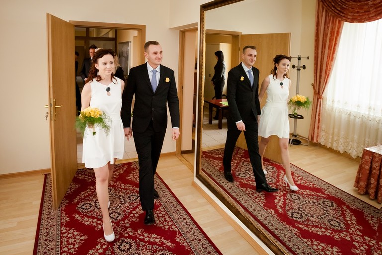 zimowy slub, zimowa sesja slubna, plener slubny w zimie, fotografia slubna, zdjecia slubne bielsko, fotograf slubny bielsko, www.magiaobrazu.com, zdjecia slubne bielsko, fotografia slubna slask, zdjecia slubne zywiec, fotograf cieszyn, dwoch fotografow na slub, zdjecia slubne slask, slub w USC w czechowicach, urzad stanu cywilnego czechowice,