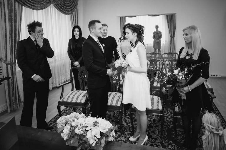 zimowy slub, zimowa sesja slubna, plener slubny w zimie, fotografia slubna, zdjecia slubne bielsko, fotograf slubny bielsko, www.magiaobrazu.com, zdjecia slubne bielsko, fotografia slubna slask, zdjecia slubne zywiec, fotograf cieszyn, dwoch fotografow na slub, zdjecia slubne slask, slub w USC w czechowicach, urzad stanu cywilnego czechowice,