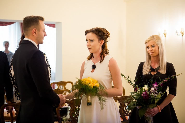 zimowy slub, zimowa sesja slubna, plener slubny w zimie, fotografia slubna, zdjecia slubne bielsko, fotograf slubny bielsko, www.magiaobrazu.com, zdjecia slubne bielsko, fotografia slubna slask, zdjecia slubne zywiec, fotograf cieszyn, dwoch fotografow na slub, zdjecia slubne slask, slub w USC w czechowicach, urzad stanu cywilnego czechowice,