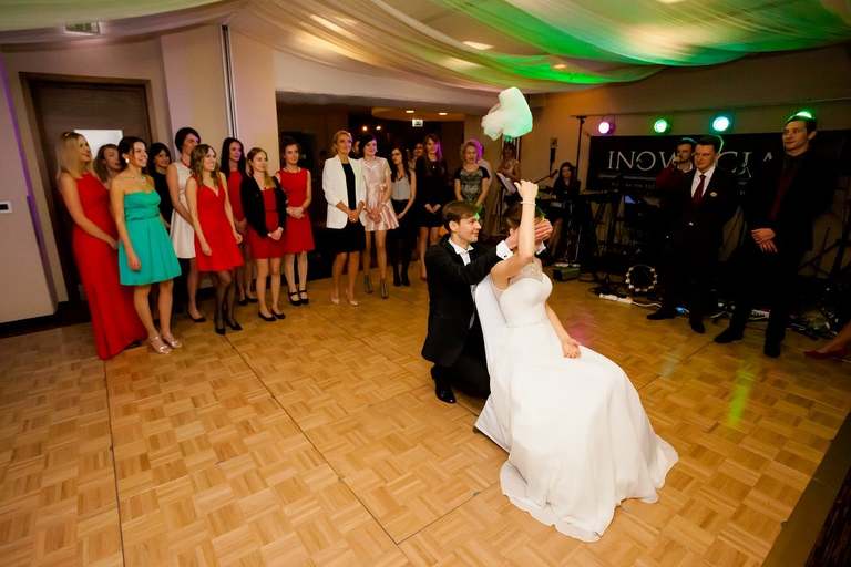 fotografia slubna, fotografia slubna krakow, zdjecia slubne krakow, fotograf slubny krakow, fotograf na wesele krakow, slub w kosciele na podgorzu, slub w kosciele sw jozefa krakow, wesele w hiltonie w krakowie, wesele w hotelu hilton garden inn krakow, zdjecia slubne bielsko, fotograf slubny bielsko, www.magiaobrazu.com, zdjecia slubne bielsko, fotografia slubna slask, fotograf cieszyn, zdjecia slubne cieszyn