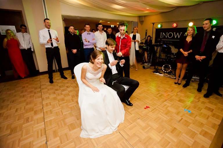 fotografia slubna, fotografia slubna krakow, zdjecia slubne krakow, fotograf slubny krakow, fotograf na wesele krakow, slub w kosciele na podgorzu, slub w kosciele sw jozefa krakow, wesele w hiltonie w krakowie, wesele w hotelu hilton garden inn krakow, zdjecia slubne bielsko, fotograf slubny bielsko, www.magiaobrazu.com, zdjecia slubne bielsko, fotografia slubna slask, fotograf cieszyn, zdjecia slubne cieszyn