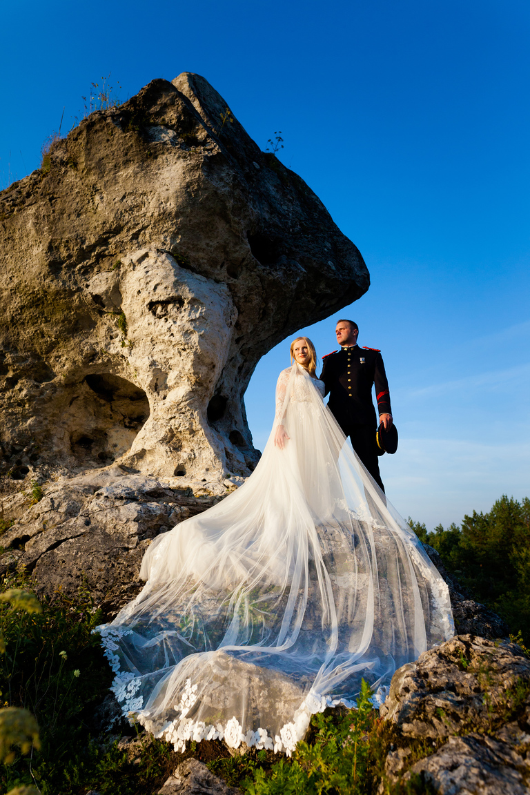 plener slubny na jurze, sesja slubna na jurze, plener slubny skalki slask, sesja slubna na skalkach slask, fotografia slubna slask, zdjecia slubne slask, fotografia slubna katowice, zdjecia slubne katowice, romantyczna sesja slubna slask, fotografia slubna czestochowa, zdjecia slubne zawiercie, zdjecia slubne bielsko, fotograf slubny katowice, zdjecia slubne katowice, fotografia slubna bielsko, oryginalny plener slubny, oryginalna sesja slubna, sesja slubna z autem, www.magiaobrazu.com, Anna i Jacek Bieniek,