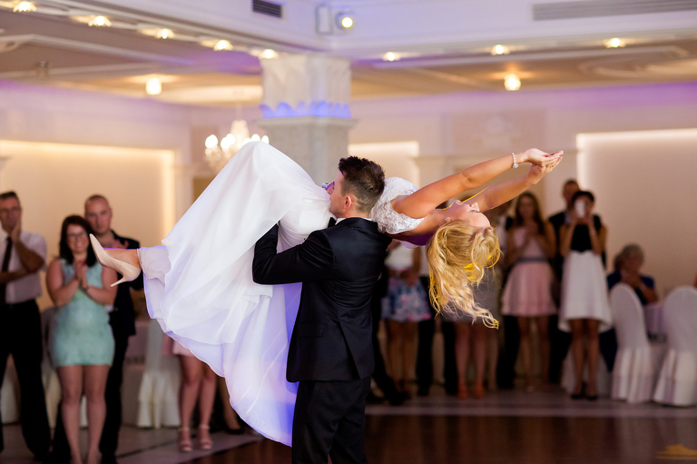 fotografia slubna, fotografia slubna krakow, zdjecia slubne oswiecim, zdjecia slubne krakow, fotograf slubny krakow, fotograf na wesele krakow, slub w kosciele w zalasiu, slub zalas, wesele Kasztel Kajasowka w Rybnej, wesele w Kajasowce Rybna, zdjecia slubne bielsko, fotograf slubny bielsko, www.magiaobrazu.com, zdjecia slubne bielsko, fotografia slubna slask, fotograf cieszyn, zdjecia slubne cieszyn, fotografia slubna oswiecin