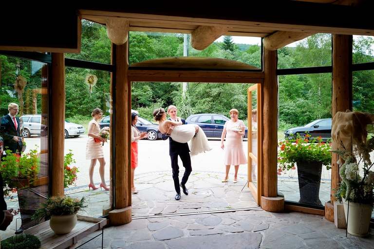 fotografia slubna bielsko, zdjecia slubne cieszyn, fotografia slubna cieszyn, fotografia slubna slask, slub w kościele w Grodzcu, wesele w Goscincu Szumnym w Jaworzu Nalezu, Gosciniec Szumny Jaworze Naleze, wesele w karczmie, , fotografia slubna katowice, zdjecia slubne katowice, fotograf slubny katowice, zdjecia slubne bielsko, fotograf slubny bielsko, zdjecia slubne slask, dwoch fotografow na slub, fotografia slubna krakow,