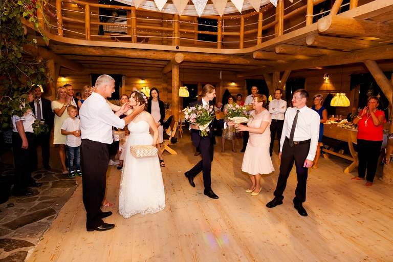 fotografia slubna bielsko, zdjecia slubne cieszyn, fotografia slubna cieszyn, fotografia slubna slask, slub w kościele w Grodzcu, wesele w Goscincu Szumnym w Jaworzu Nalezu, Gosciniec Szumny Jaworze Naleze, wesele w karczmie, , fotografia slubna katowice, zdjecia slubne katowice, fotograf slubny katowice, zdjecia slubne bielsko, fotograf slubny bielsko, zdjecia slubne slask, dwoch fotografow na slub, fotografia slubna krakow,