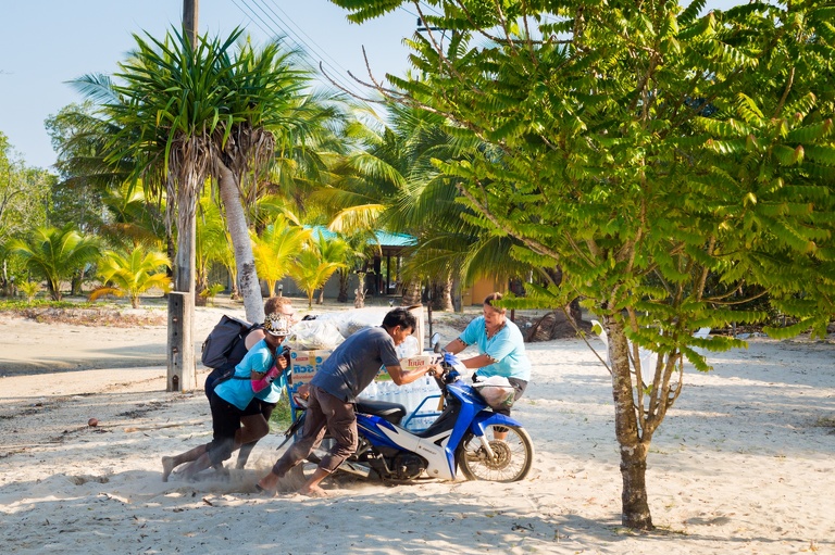 co zobaczyc w tajlandii, najlepsze miejsca w tajlandii, co odwiedzic w tajlandii, wakacje w tajlandii, tajlandia najlepsze miejsca, fotografie z podrozy, zdjecia z podrozy, zdjecia z tajlandii, Bangkok, koh kradan, koh mook, koh poda, lanta, trang, koh kret, fotografie z tajlandii, fotografia podroznicza, travel photography, travel photos, asia photos, thailand, thai photos, thailand photography, thailand travel, thai travel, best places in thailand, www.magiaobrazu.com, tajlandia, zdjecia z wakacji, zdjecia z azji, fotografie z azji, podroz po azji