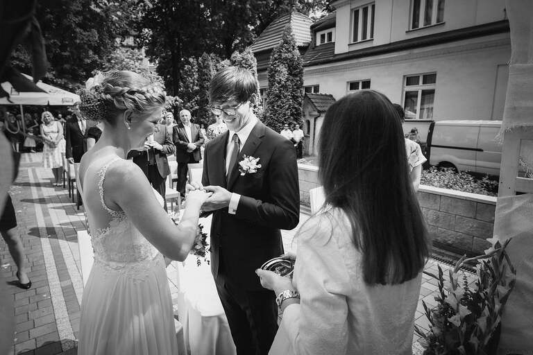 slub w plenerze slask, plenerowy slub slask, fotografia slubna czeladz, zdjecia slubne czeladz, fotograf slubny slask, zdjecia slubne katowice, slub w hotelu pod filarami czeladz, fotografia slubna slask, zdjecia slubne bielsko, fotografia slubna katowice, fotograf slubny bielsko, zdjecia slubne slask, fotografia slubna slask, zdjecia slubne slask, fotografia slubna zywiec, zdjecia slubne zywiec, zdjecia slubne czeladz, slub w plenerze na slasku, dwoch fotografow na slub, fotografia slubna krakow, hotel korona rybnik