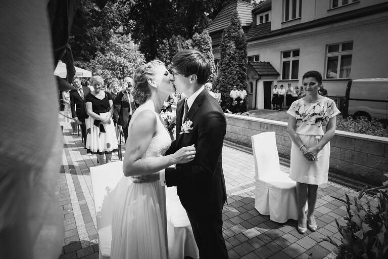 slub w plenerze slask, plenerowy slub slask, fotografia slubna czeladz, zdjecia slubne czeladz, fotograf slubny slask, zdjecia slubne katowice, slub w hotelu pod filarami czeladz, fotografia slubna slask, zdjecia slubne bielsko, fotografia slubna katowice, fotograf slubny bielsko, zdjecia slubne slask, fotografia slubna slask, zdjecia slubne slask, fotografia slubna zywiec, zdjecia slubne zywiec, zdjecia slubne czeladz, slub w plenerze na slasku, dwoch fotografow na slub, fotografia slubna krakow, hotel korona rybnik