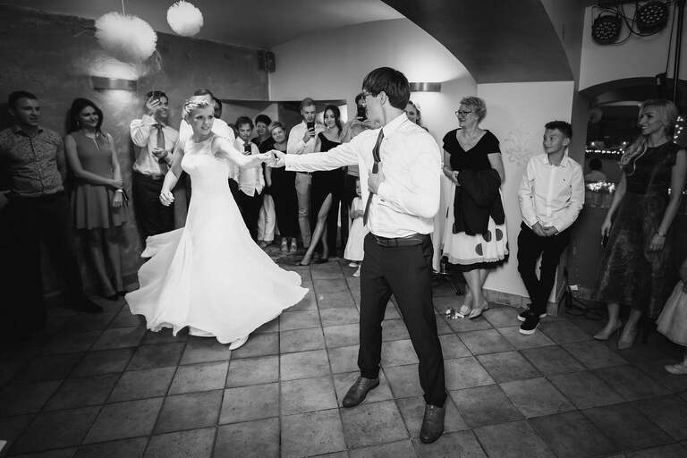 slub w plenerze slask, plenerowy slub slask, fotografia slubna czeladz, zdjecia slubne czeladz, fotograf slubny slask, zdjecia slubne katowice, slub w hotelu pod filarami czeladz, fotografia slubna slask, zdjecia slubne bielsko, fotografia slubna katowice, fotograf slubny bielsko, zdjecia slubne slask, fotografia slubna slask, zdjecia slubne slask, fotografia slubna zywiec, zdjecia slubne zywiec, zdjecia slubne czeladz, slub w plenerze na slasku, dwoch fotografow na slub, fotografia slubna krakow, hotel korona rybnik