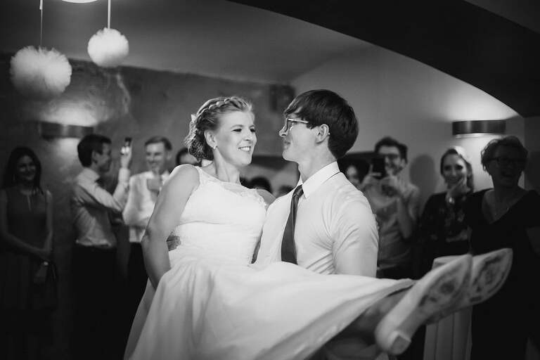 slub w plenerze slask, plenerowy slub slask, fotografia slubna czeladz, zdjecia slubne czeladz, fotograf slubny slask, zdjecia slubne katowice, slub w hotelu pod filarami czeladz, fotografia slubna slask, zdjecia slubne bielsko, fotografia slubna katowice, fotograf slubny bielsko, zdjecia slubne slask, fotografia slubna slask, zdjecia slubne slask, fotografia slubna zywiec, zdjecia slubne zywiec, zdjecia slubne czeladz, slub w plenerze na slasku, dwoch fotografow na slub, fotografia slubna krakow, hotel korona rybnik