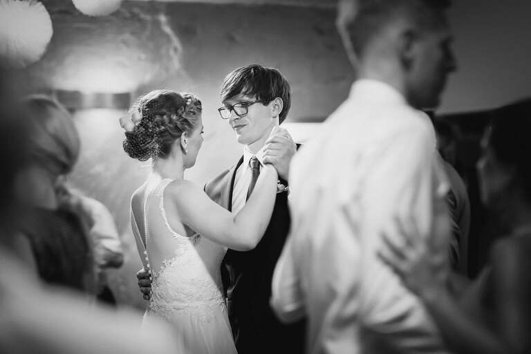 slub w plenerze slask, plenerowy slub slask, fotografia slubna czeladz, zdjecia slubne czeladz, fotograf slubny slask, zdjecia slubne katowice, slub w hotelu pod filarami czeladz, fotografia slubna slask, zdjecia slubne bielsko, fotografia slubna katowice, fotograf slubny bielsko, zdjecia slubne slask, fotografia slubna slask, zdjecia slubne slask, fotografia slubna zywiec, zdjecia slubne zywiec, zdjecia slubne czeladz, slub w plenerze na slasku, dwoch fotografow na slub, fotografia slubna krakow, hotel korona rybnik