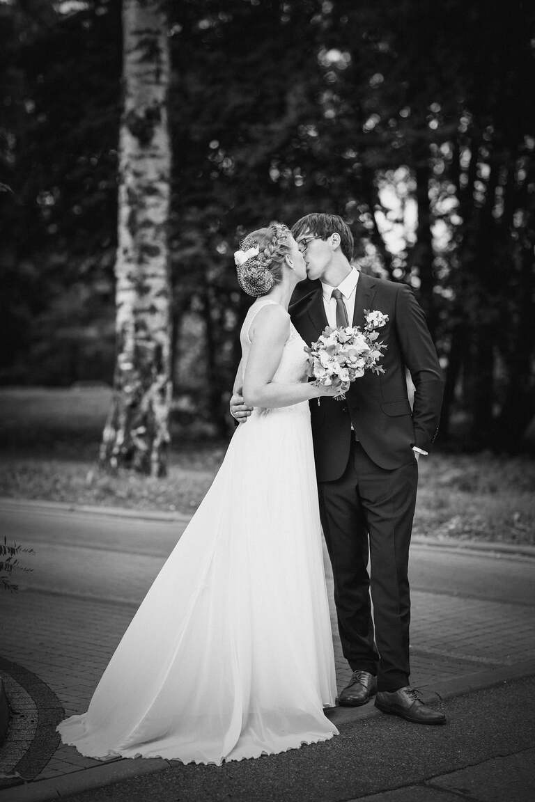 slub w plenerze slask, plenerowy slub slask, fotografia slubna czeladz, zdjecia slubne czeladz, fotograf slubny slask, zdjecia slubne katowice, slub w hotelu pod filarami czeladz, fotografia slubna slask, zdjecia slubne bielsko, fotografia slubna katowice, fotograf slubny bielsko, zdjecia slubne slask, fotografia slubna slask, zdjecia slubne slask, fotografia slubna zywiec, zdjecia slubne zywiec, zdjecia slubne czeladz, slub w plenerze na slasku, dwoch fotografow na slub, fotografia slubna krakow, hotel korona rybnik