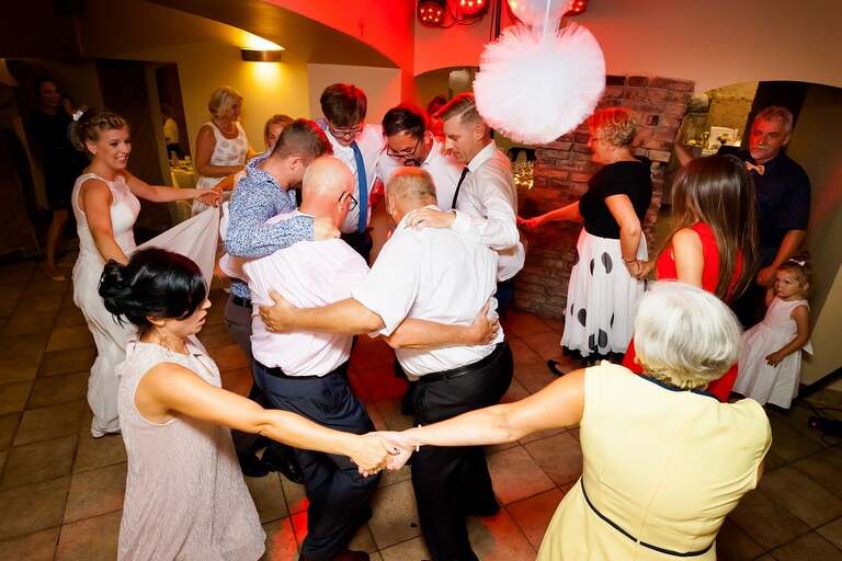 slub w plenerze slask, plenerowy slub slask, fotografia slubna czeladz, zdjecia slubne czeladz, fotograf slubny slask, zdjecia slubne katowice, slub w hotelu pod filarami czeladz, fotografia slubna slask, zdjecia slubne bielsko, fotografia slubna katowice, fotograf slubny bielsko, zdjecia slubne slask, fotografia slubna slask, zdjecia slubne slask, fotografia slubna zywiec, zdjecia slubne zywiec, zdjecia slubne czeladz, slub w plenerze na slasku, dwoch fotografow na slub, fotografia slubna krakow, hotel korona rybnik