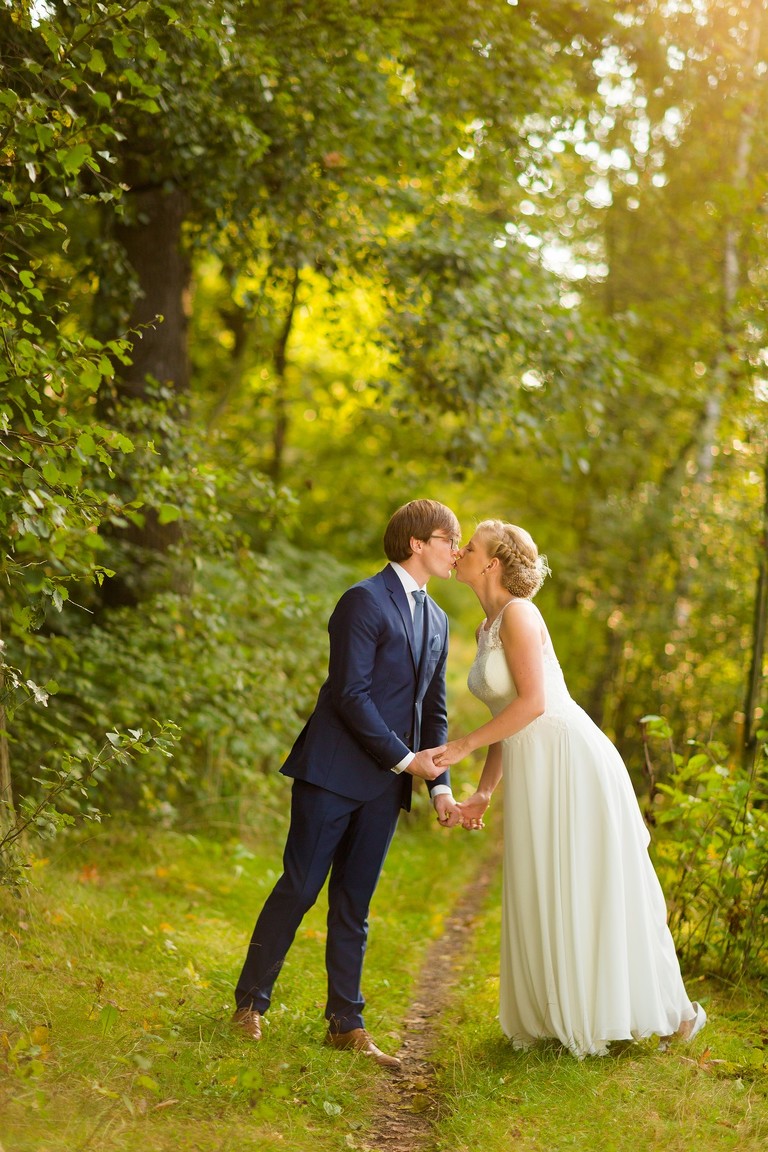 zdjecia slubne zywiec, romantyczny plener slubny, fotograf slubny bielsko, fotograf slubny bielsko, plener slubny w lesie slask, sesja slubna w lesie slask, plener slubny las slask, sesja slubna nad jeziorem slask, fotografia slubna slask, zdjecia slubne slask, fotografia slubna katowice, zdjecia slubne katowice, romantyczna sesja slubna slask, zdjecia slubne bielsko, fotografia slubna bielsko, oryginalny plener slubny, oryginalna sesja slubna, www.magiaobrazu.com, Anna i Jacek Bieniek,