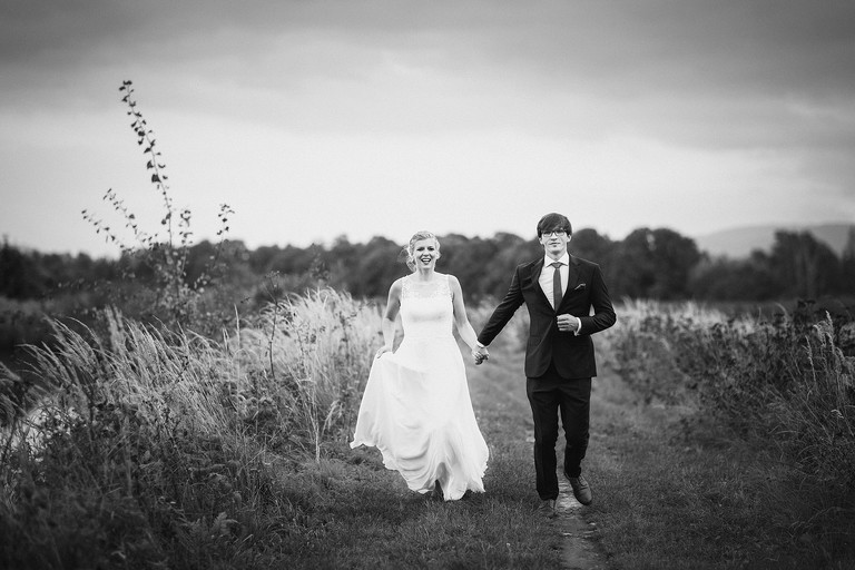 zdjecia slubne zywiec, romantyczny plener slubny, fotograf slubny bielsko, fotograf slubny bielsko, plener slubny w lesie slask, sesja slubna w lesie slask, plener slubny las slask, sesja slubna nad jeziorem slask, fotografia slubna slask, zdjecia slubne slask, fotografia slubna katowice, zdjecia slubne katowice, romantyczna sesja slubna slask, zdjecia slubne bielsko, fotografia slubna bielsko, oryginalny plener slubny, oryginalna sesja slubna, www.magiaobrazu.com, Anna i Jacek Bieniek,