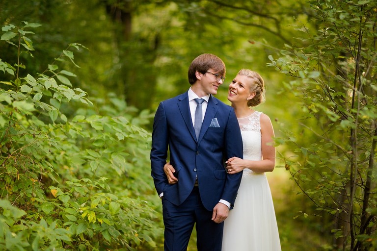 zdjecia slubne zywiec, romantyczny plener slubny, fotograf slubny bielsko, fotograf slubny bielsko, plener slubny w lesie slask, sesja slubna w lesie slask, plener slubny las slask, sesja slubna nad jeziorem slask, fotografia slubna slask, zdjecia slubne slask, fotografia slubna katowice, zdjecia slubne katowice, romantyczna sesja slubna slask, zdjecia slubne bielsko, fotografia slubna bielsko, oryginalny plener slubny, oryginalna sesja slubna, www.magiaobrazu.com, Anna i Jacek Bieniek,