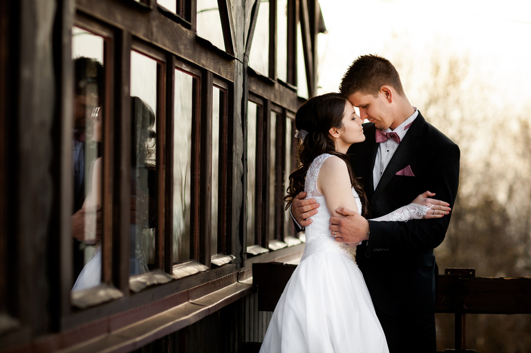 www.magiaobrazu.com, fotografia ślubna, fotografia ślubna bielsko, plener slubny w gorkach; wiosenna sesja slubna, zdjęcia ślubne bielsko, plener ślubny w gorach, zdjecia slubne w ruinach, sesja slubna w ruinach, fotograf ślubny Bielsko, fotografowie ślubni, fotograf śląsk, sesja plenerowa; wiosenny plener ślubny