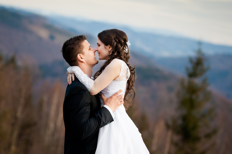 www.magiaobrazu.com, fotografia ślubna, fotografia ślubna bielsko, plener slubny w gorkach; wiosenna sesja slubna, zdjęcia ślubne bielsko, plener ślubny w gorach, zdjecia slubne w ruinach, sesja slubna w ruinach, fotograf ślubny Bielsko, fotografowie ślubni, fotograf śląsk, sesja plenerowa; wiosenny plener ślubny