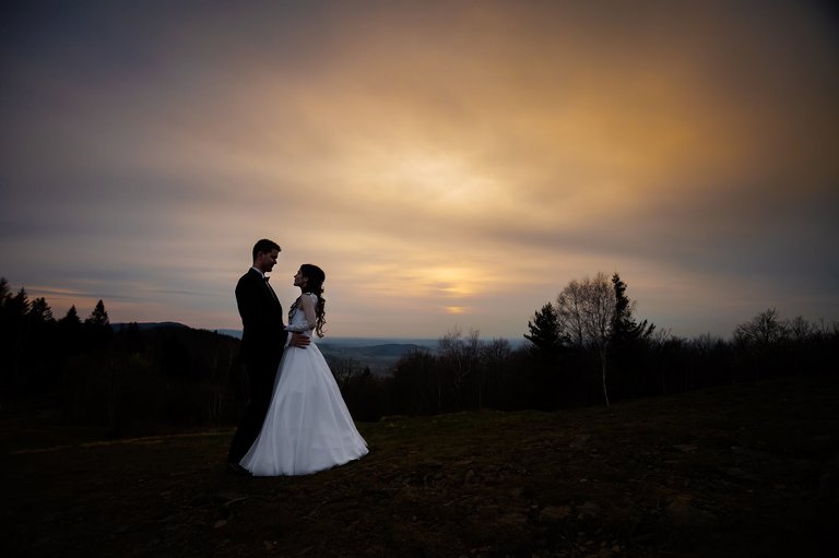 www.magiaobrazu.com, fotografia ślubna, fotografia ślubna bielsko, plener slubny w gorkach; wiosenna sesja slubna, zdjęcia ślubne bielsko, plener ślubny w gorach, zdjecia slubne w ruinach, sesja slubna w ruinach, fotograf ślubny Bielsko, fotografowie ślubni, fotograf śląsk, sesja plenerowa; wiosenny plener ślubny