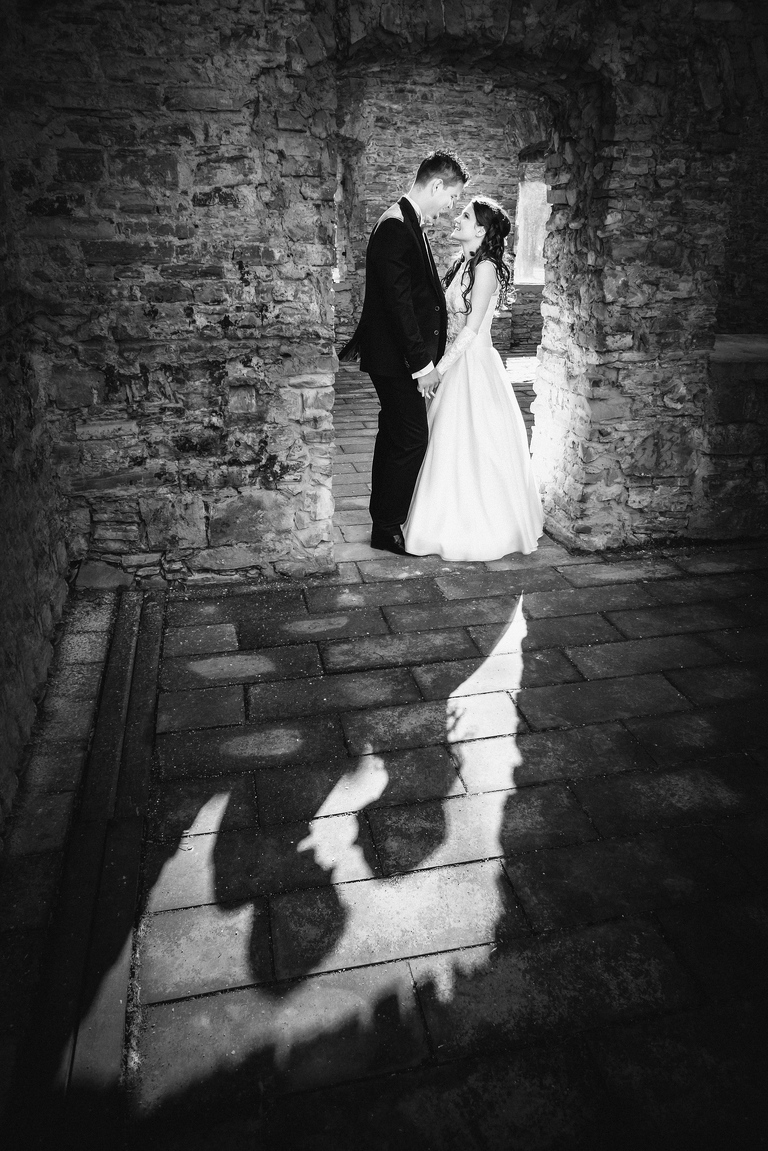 www.magiaobrazu.com, fotografia ślubna, fotografia ślubna bielsko, plener slubny w gorkach; wiosenna sesja slubna, zdjęcia ślubne bielsko, plener ślubny w gorach, zdjecia slubne w ruinach, sesja slubna w ruinach, fotograf ślubny Bielsko, fotografowie ślubni, fotograf śląsk, sesja plenerowa; wiosenny plener ślubny