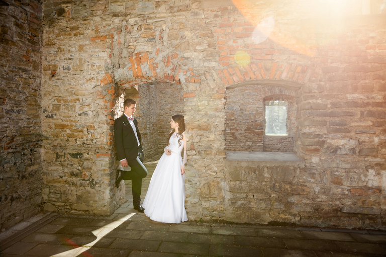 www.magiaobrazu.com, fotografia ślubna, fotografia ślubna bielsko, plener slubny w gorkach; wiosenna sesja slubna, zdjęcia ślubne bielsko, plener ślubny w gorach, zdjecia slubne w ruinach, sesja slubna w ruinach, fotograf ślubny Bielsko, fotografowie ślubni, fotograf śląsk, sesja plenerowa; wiosenny plener ślubny