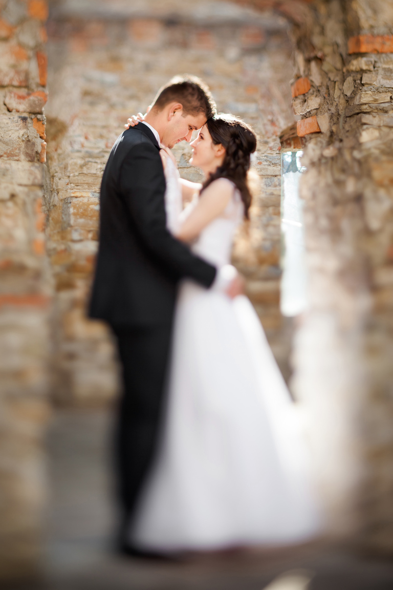 www.magiaobrazu.com, fotografia ślubna, fotografia ślubna bielsko, plener slubny w gorkach; wiosenna sesja slubna, zdjęcia ślubne bielsko, plener ślubny w gorach, zdjecia slubne w ruinach, sesja slubna w ruinach, fotograf ślubny Bielsko, fotografowie ślubni, fotograf śląsk, sesja plenerowa; wiosenny plener ślubny