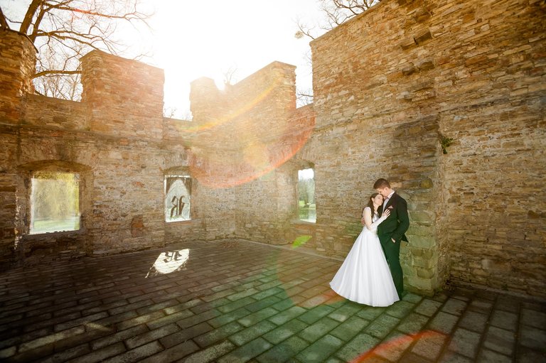 www.magiaobrazu.com, fotografia ślubna, fotografia ślubna bielsko, plener slubny w gorkach; wiosenna sesja slubna, zdjęcia ślubne bielsko, plener ślubny w gorach, zdjecia slubne w ruinach, sesja slubna w ruinach, fotograf ślubny Bielsko, fotografowie ślubni, fotograf śląsk, sesja plenerowa; wiosenny plener ślubny