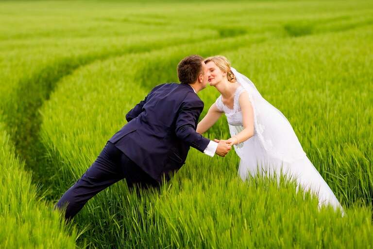 fotografia slubna slask, zdjecia slubne pszczyna, fotograf slubny pszczyna, zdjecia slubne slask, wesele markowy w pszczynie, slub w kosciele w jankowicach, zdjecia slubne katowice, dwoch fotografow na slub, fotografia slubna krakow, plener slubny w dniu slubu, sesja slubna w lesie