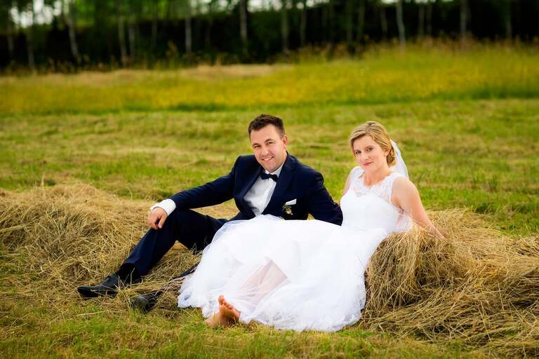 fotografia slubna slask, zdjecia slubne pszczyna, fotograf slubny pszczyna, zdjecia slubne slask, wesele markowy w pszczynie, slub w kosciele w jankowicach, zdjecia slubne katowice, dwoch fotografow na slub, fotografia slubna krakow, plener slubny w dniu slubu, sesja slubna w lesie