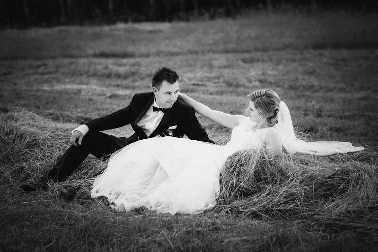 fotografia slubna slask, zdjecia slubne pszczyna, fotograf slubny pszczyna, zdjecia slubne slask, wesele markowy w pszczynie, slub w kosciele w jankowicach, zdjecia slubne katowice, dwoch fotografow na slub, fotografia slubna krakow, plener slubny w dniu slubu, sesja slubna w lesie