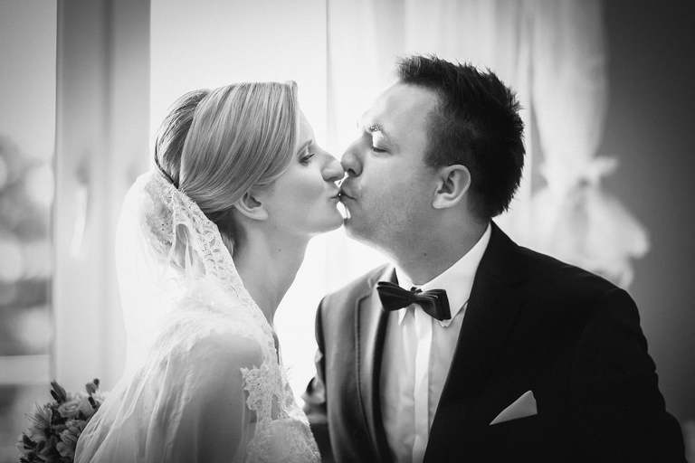 fotografia slubna slask, zdjecia slubne pszczyna, fotograf slubny pszczyna, zdjecia slubne slask, wesele markowy w pszczynie, slub w kosciele w jankowicach, zdjecia slubne katowice, dwoch fotografow na slub, fotografia slubna krakow, plener slubny w dniu slubu, sesja slubna w lesie