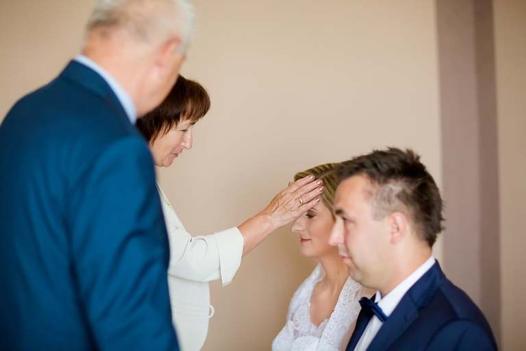 fotografia slubna slask, zdjecia slubne pszczyna, fotograf slubny pszczyna, zdjecia slubne slask, wesele markowy w pszczynie, slub w kosciele w jankowicach, zdjecia slubne katowice, dwoch fotografow na slub, fotografia slubna krakow, plener slubny w dniu slubu, sesja slubna w lesie