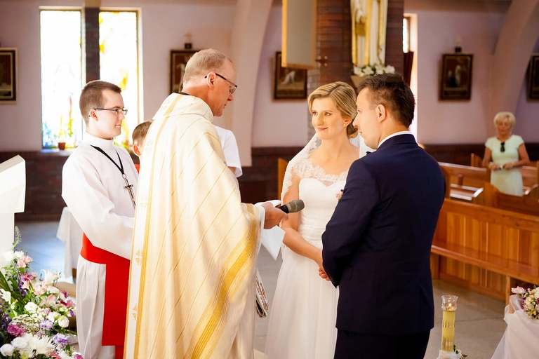 fotografia slubna slask, zdjecia slubne pszczyna, fotograf slubny pszczyna, zdjecia slubne slask, wesele markowy w pszczynie, slub w kosciele w jankowicach, zdjecia slubne katowice, dwoch fotografow na slub, fotografia slubna krakow, plener slubny w dniu slubu, sesja slubna w lesie