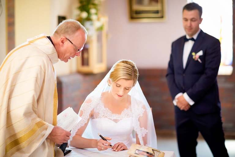 fotografia slubna slask, zdjecia slubne pszczyna, fotograf slubny pszczyna, zdjecia slubne slask, wesele markowy w pszczynie, slub w kosciele w jankowicach, zdjecia slubne katowice, dwoch fotografow na slub, fotografia slubna krakow, plener slubny w dniu slubu, sesja slubna w lesie