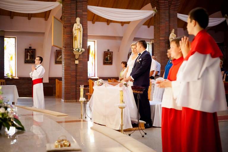 fotografia slubna slask, zdjecia slubne pszczyna, fotograf slubny pszczyna, zdjecia slubne slask, wesele markowy w pszczynie, slub w kosciele w jankowicach, zdjecia slubne katowice, dwoch fotografow na slub, fotografia slubna krakow, plener slubny w dniu slubu, sesja slubna w lesie