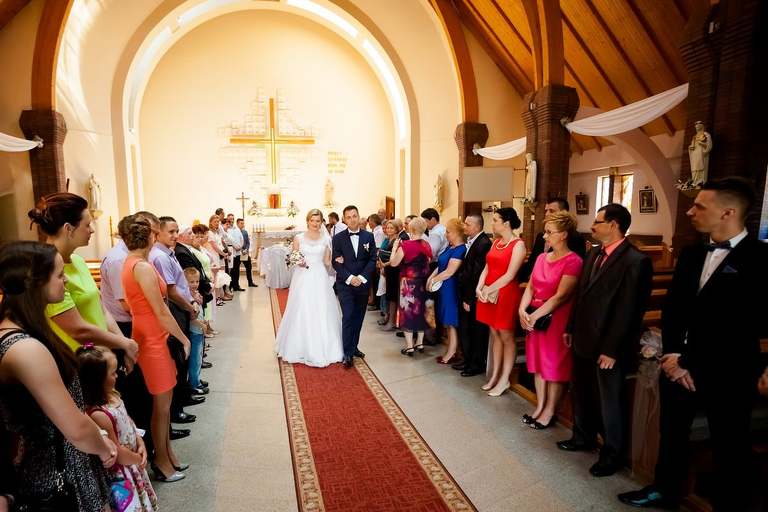 fotografia slubna slask, zdjecia slubne pszczyna, fotograf slubny pszczyna, zdjecia slubne slask, wesele markowy w pszczynie, slub w kosciele w jankowicach, zdjecia slubne katowice, dwoch fotografow na slub, fotografia slubna krakow, plener slubny w dniu slubu, sesja slubna w lesie