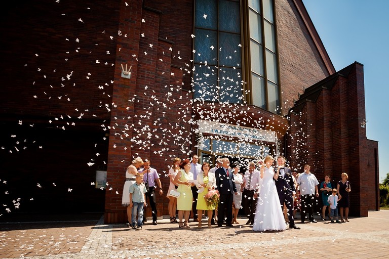 fotografia slubna slask, zdjecia slubne pszczyna, fotograf slubny pszczyna, zdjecia slubne slask, wesele markowy w pszczynie, slub w kosciele w jankowicach, zdjecia slubne katowice, dwoch fotografow na slub, fotografia slubna krakow, plener slubny w dniu slubu, sesja slubna w lesie