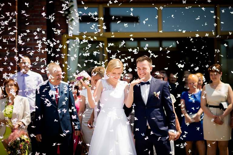 fotografia slubna slask, zdjecia slubne pszczyna, fotograf slubny pszczyna, zdjecia slubne slask, wesele markowy w pszczynie, slub w kosciele w jankowicach, zdjecia slubne katowice, dwoch fotografow na slub, fotografia slubna krakow, plener slubny w dniu slubu, sesja slubna w lesie