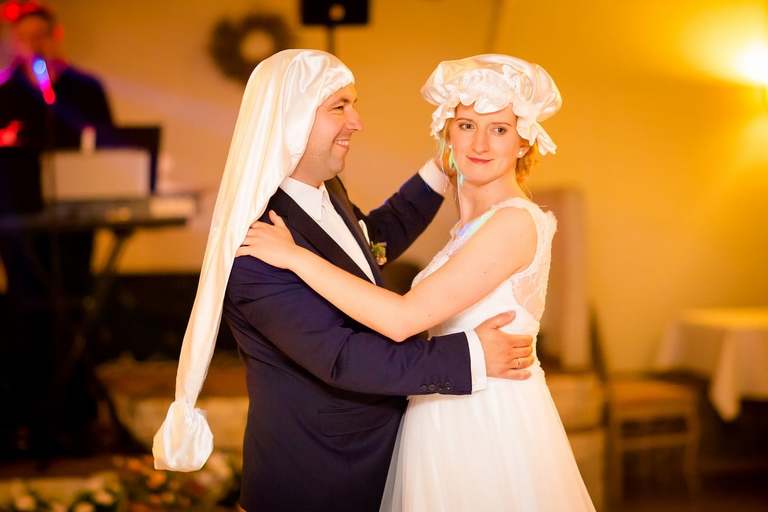 fotografia slubna slask, zdjecia slubne pszczyna, fotograf slubny pszczyna, zdjecia slubne slask, wesele markowy w pszczynie, slub w kosciele w jankowicach, zdjecia slubne katowice, dwoch fotografow na slub, fotografia slubna krakow, plener slubny w dniu slubu, sesja slubna w lesie