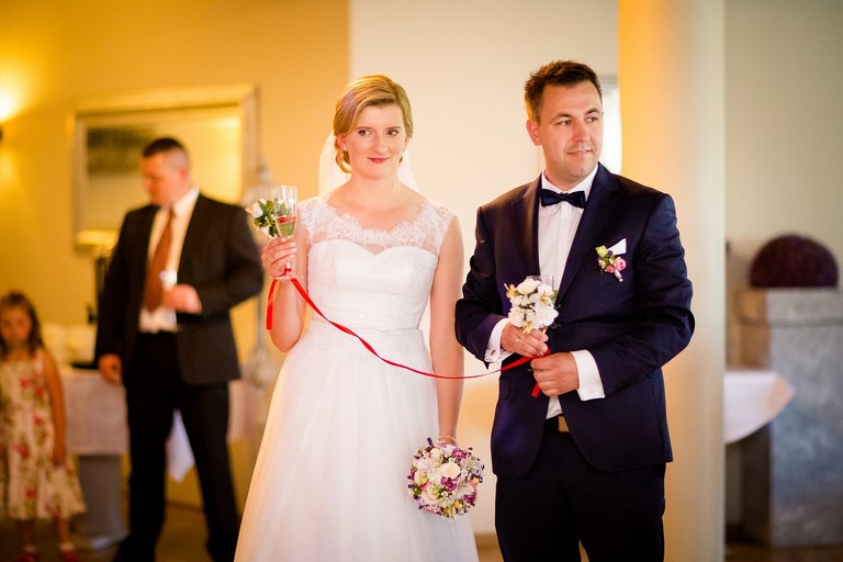 fotografia slubna slask, zdjecia slubne pszczyna, fotograf slubny pszczyna, zdjecia slubne slask, wesele markowy w pszczynie, slub w kosciele w jankowicach, zdjecia slubne katowice, dwoch fotografow na slub, fotografia slubna krakow, plener slubny w dniu slubu, sesja slubna w lesie