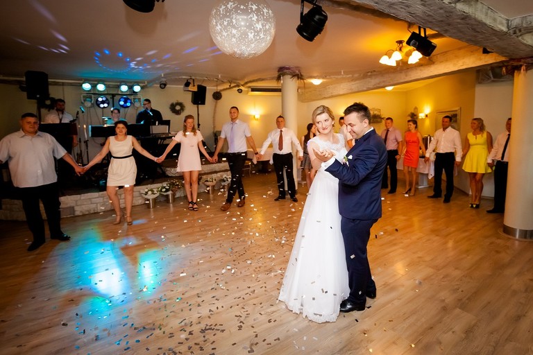 fotografia slubna slask, zdjecia slubne pszczyna, fotograf slubny pszczyna, zdjecia slubne slask, wesele markowy w pszczynie, slub w kosciele w jankowicach, zdjecia slubne katowice, dwoch fotografow na slub, fotografia slubna krakow, plener slubny w dniu slubu, sesja slubna w lesie