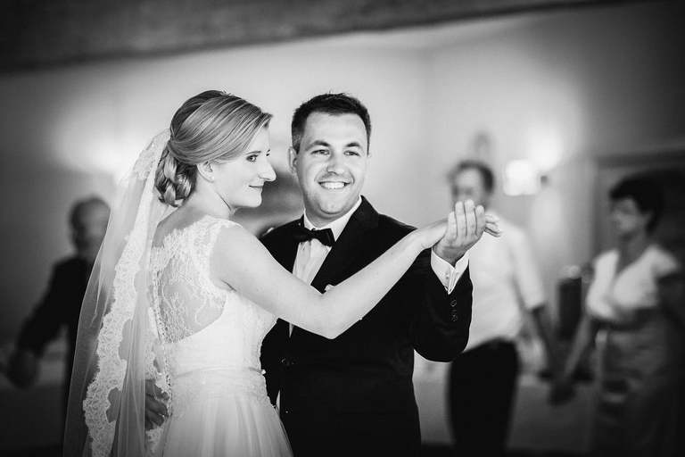 fotografia slubna slask, zdjecia slubne pszczyna, fotograf slubny pszczyna, zdjecia slubne slask, wesele markowy w pszczynie, slub w kosciele w jankowicach, zdjecia slubne katowice, dwoch fotografow na slub, fotografia slubna krakow, plener slubny w dniu slubu, sesja slubna w lesie