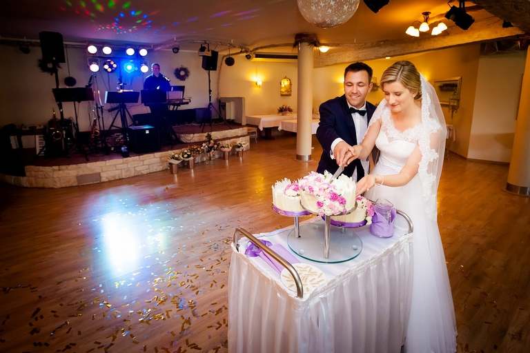 fotografia slubna slask, zdjecia slubne pszczyna, fotograf slubny pszczyna, zdjecia slubne slask, wesele markowy w pszczynie, slub w kosciele w jankowicach, zdjecia slubne katowice, dwoch fotografow na slub, fotografia slubna krakow, plener slubny w dniu slubu, sesja slubna w lesie