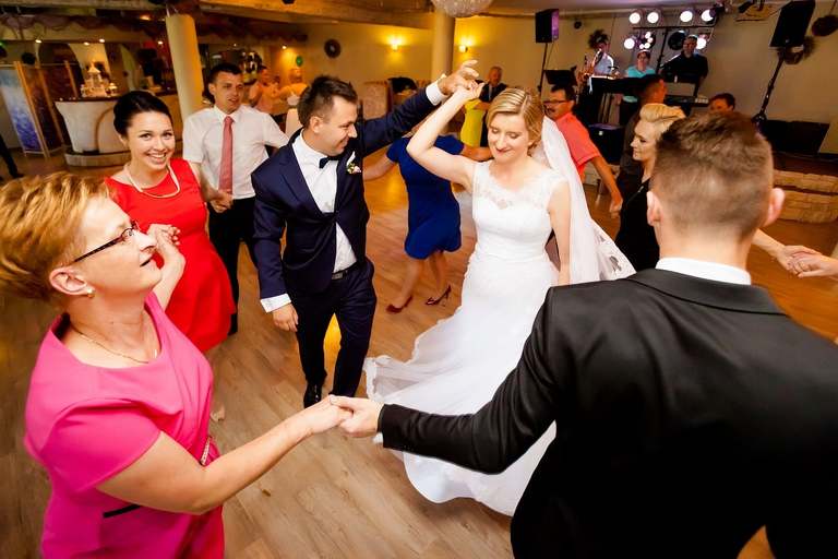 fotografia slubna slask, zdjecia slubne pszczyna, fotograf slubny pszczyna, zdjecia slubne slask, wesele markowy w pszczynie, slub w kosciele w jankowicach, zdjecia slubne katowice, dwoch fotografow na slub, fotografia slubna krakow, plener slubny w dniu slubu, sesja slubna w lesie