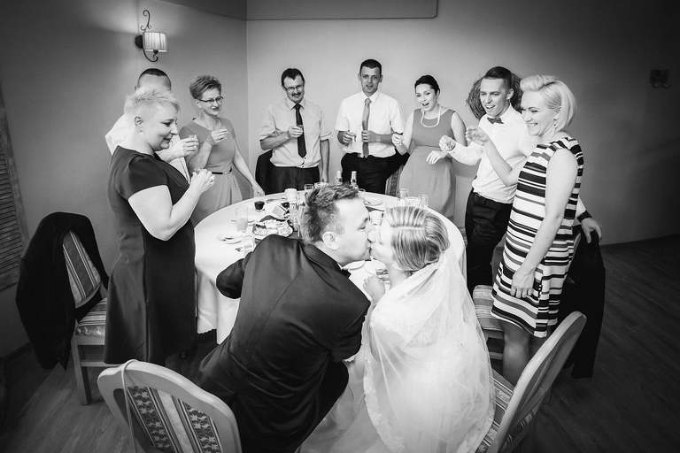 fotografia slubna slask, zdjecia slubne pszczyna, fotograf slubny pszczyna, zdjecia slubne slask, wesele markowy w pszczynie, slub w kosciele w jankowicach, zdjecia slubne katowice, dwoch fotografow na slub, fotografia slubna krakow, plener slubny w dniu slubu, sesja slubna w lesie