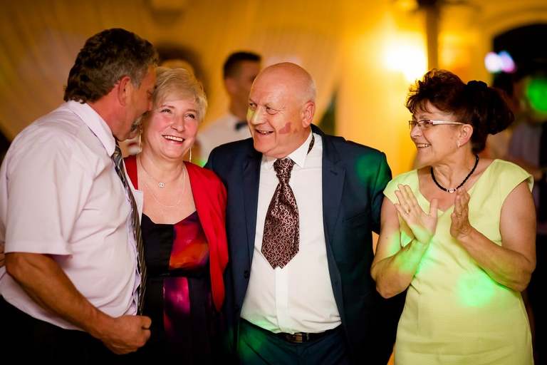 fotografia slubna slask, zdjecia slubne pszczyna, fotograf slubny pszczyna, zdjecia slubne slask, wesele markowy w pszczynie, slub w kosciele w jankowicach, zdjecia slubne katowice, dwoch fotografow na slub, fotografia slubna krakow, plener slubny w dniu slubu, sesja slubna w lesie