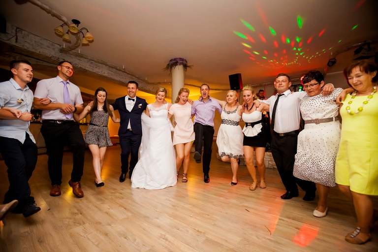 fotografia slubna slask, zdjecia slubne pszczyna, fotograf slubny pszczyna, zdjecia slubne slask, wesele markowy w pszczynie, slub w kosciele w jankowicach, zdjecia slubne katowice, dwoch fotografow na slub, fotografia slubna krakow, plener slubny w dniu slubu, sesja slubna w lesie