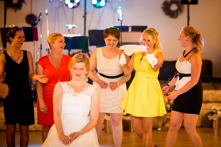 fotografia slubna slask, zdjecia slubne pszczyna, fotograf slubny pszczyna, zdjecia slubne slask, wesele markowy w pszczynie, slub w kosciele w jankowicach, zdjecia slubne katowice, dwoch fotografow na slub, fotografia slubna krakow, plener slubny w dniu slubu, sesja slubna w lesie